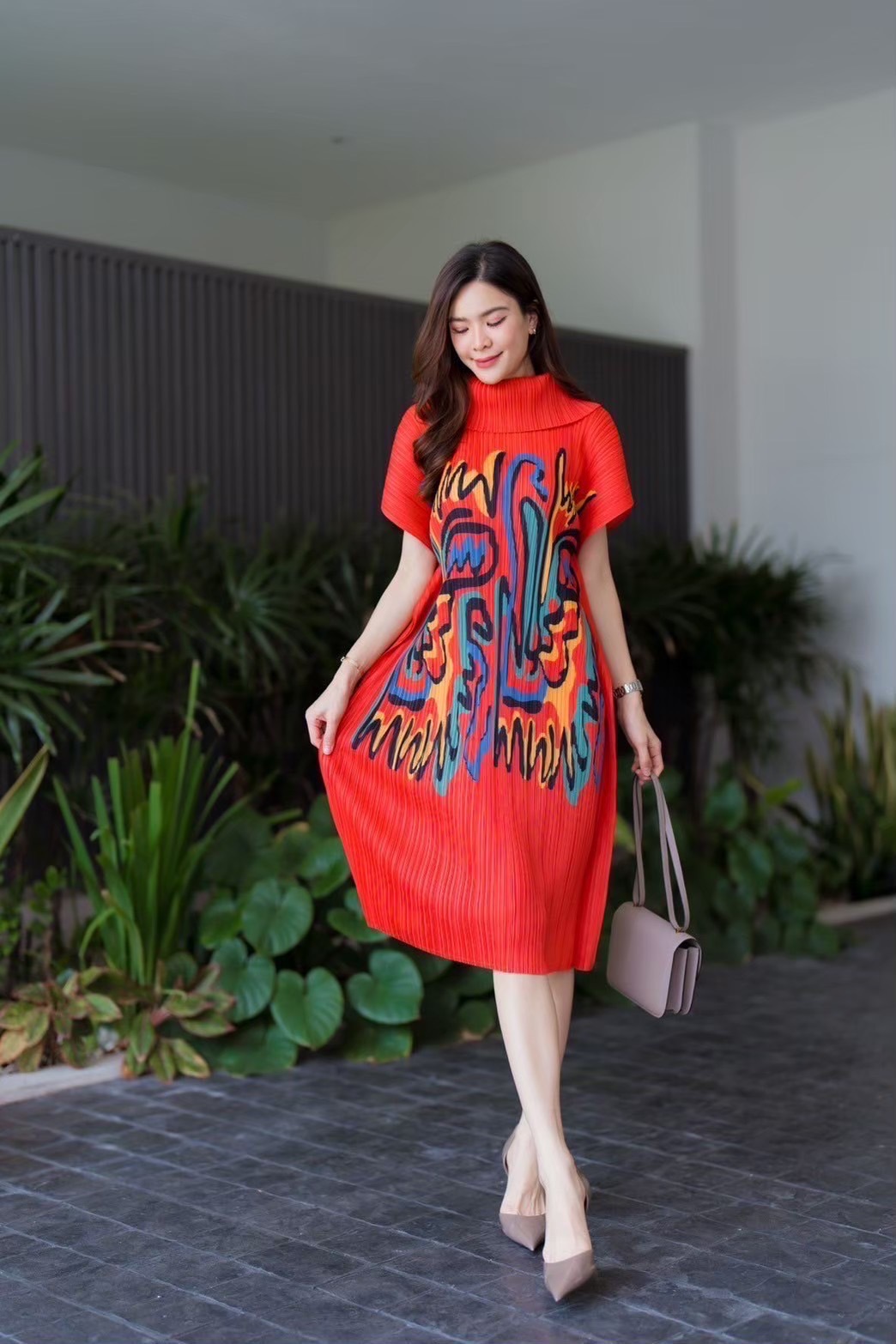 Pleated abstract print dress