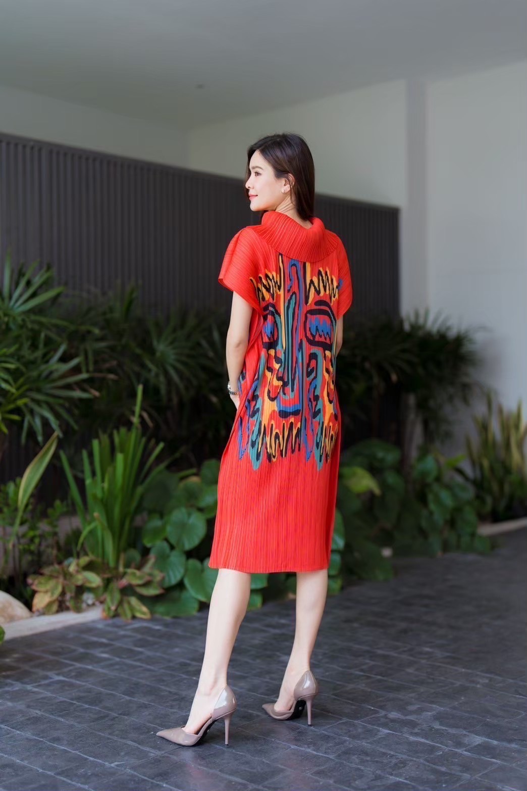 Pleated abstract print dress