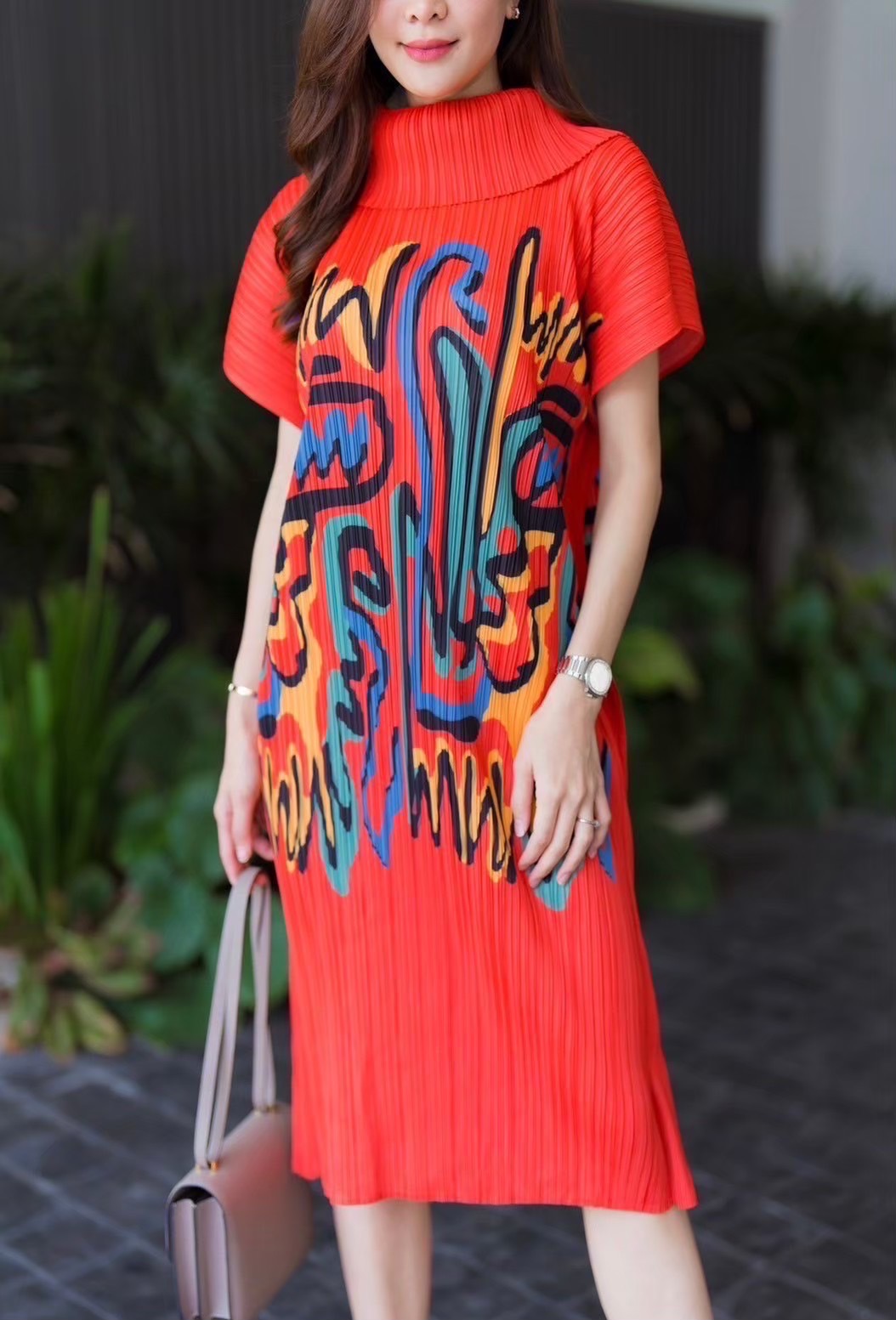 Pleated abstract print dress